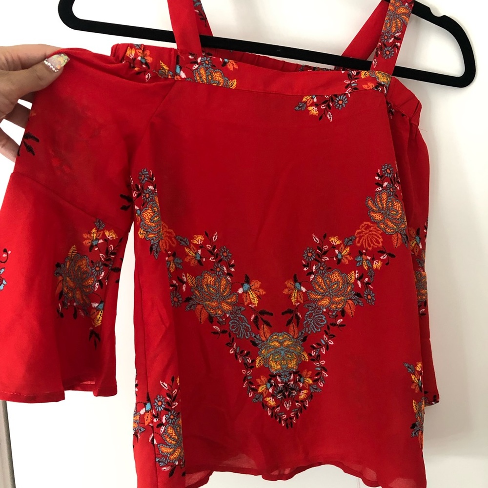 Red flower top